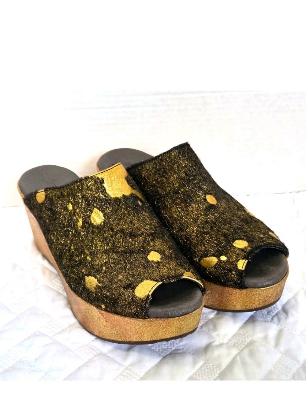 Chocolat Blu Women's US8.5 Black/Gold Calf Hair Leather Wedge Slide Sandals